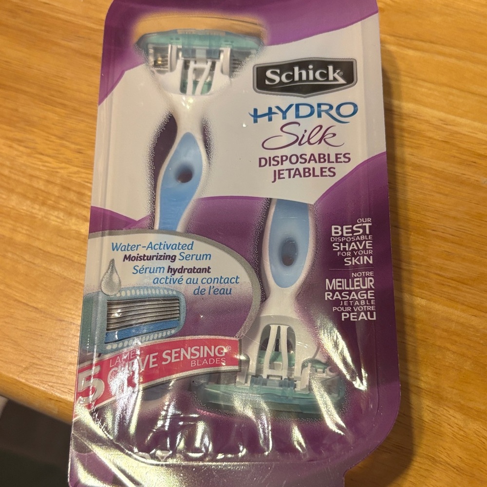 Schick Hydro Silk Disposable Razors for Women - Purple & Blue